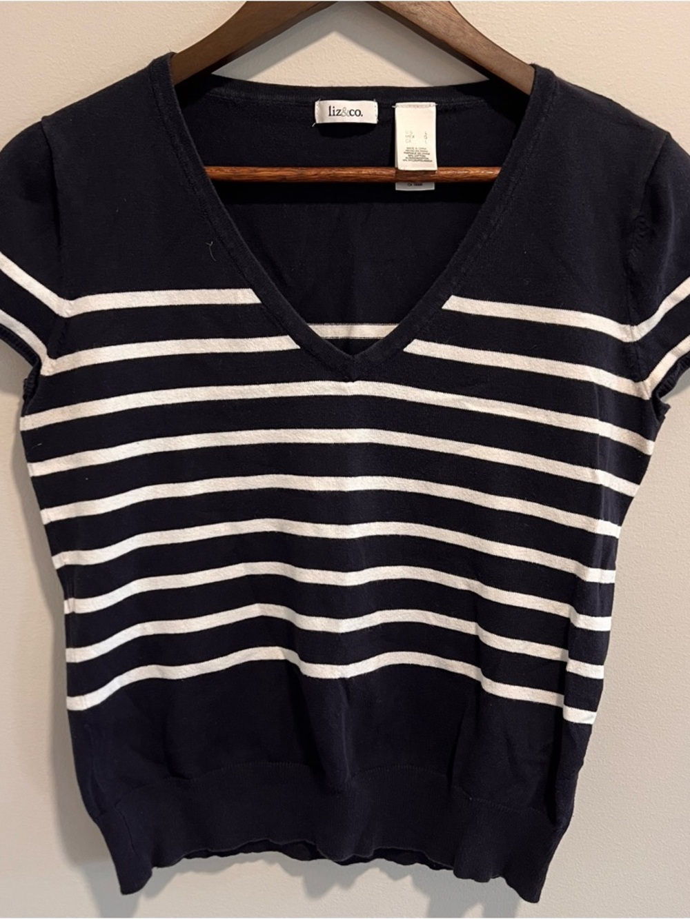 liz & co. Navy Short Sleeve V-Neck Knit Top
